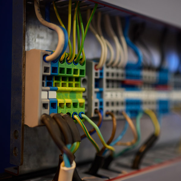 Conectores y Contactos Eléctricos